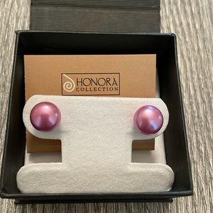 Pearl studs